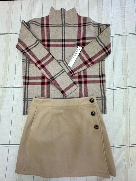 Nichole Miller Dresses & Skirts - Women’s Beige Plaid Knit Top and Tan A-Line Skirt Set